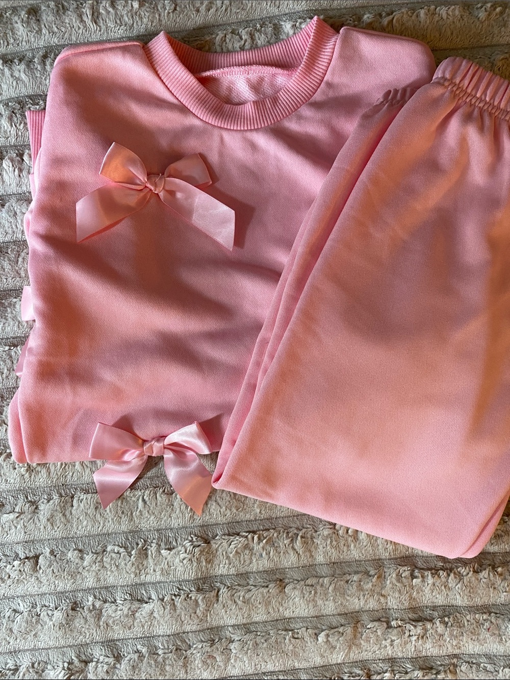 NWOT, Pink Pullover Top with decorative Bows with Matching Pants.
